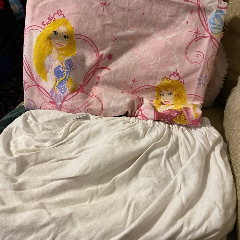 Disney Princess twin sheet set - Picture 2 of 4